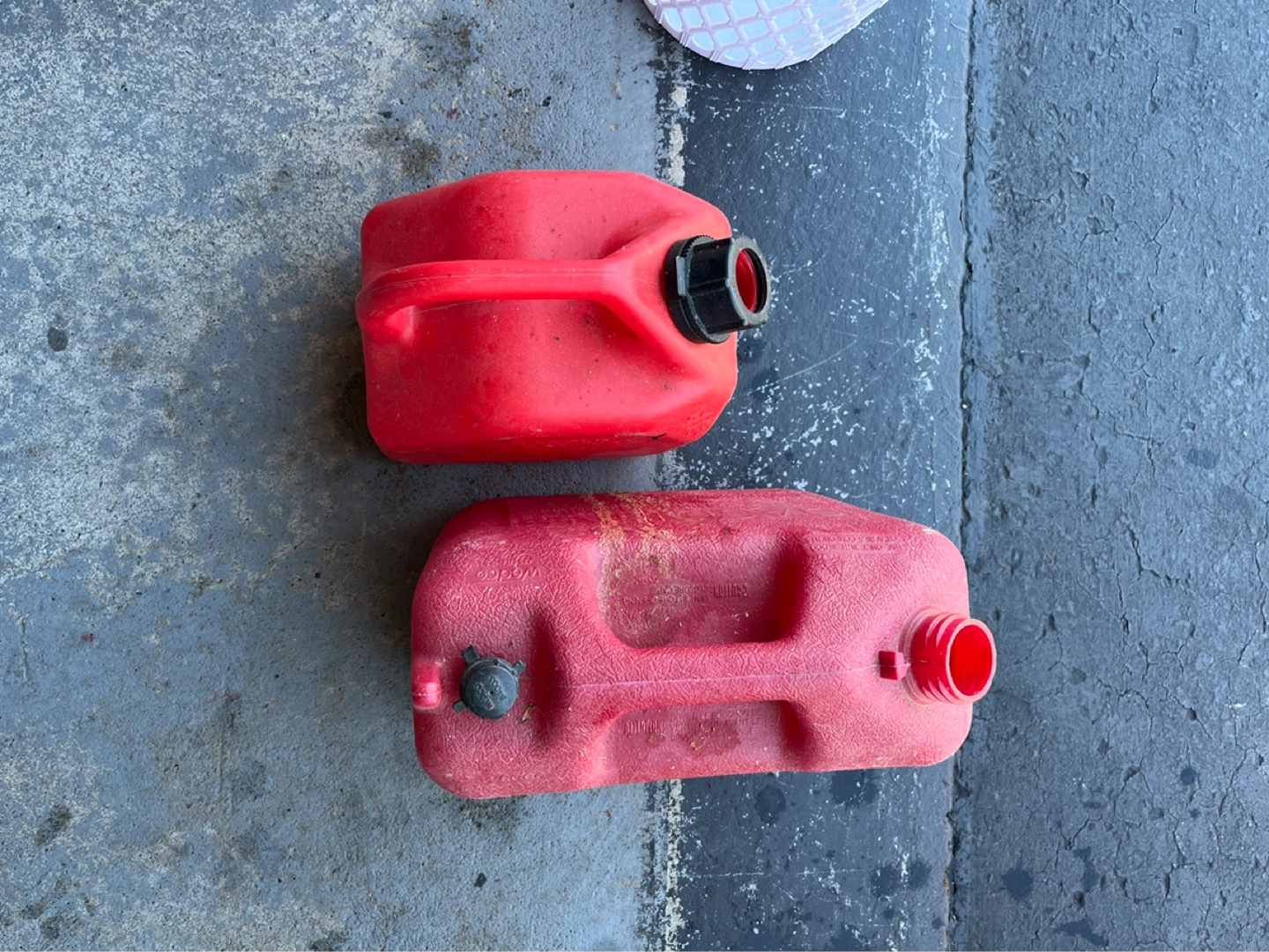 ⚽️2 Red Plastic Gas Cans