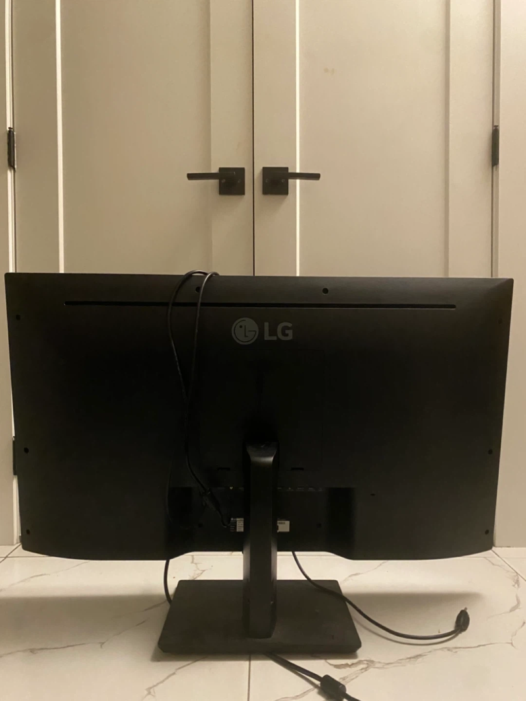 LG 4K Monitor - photo 2