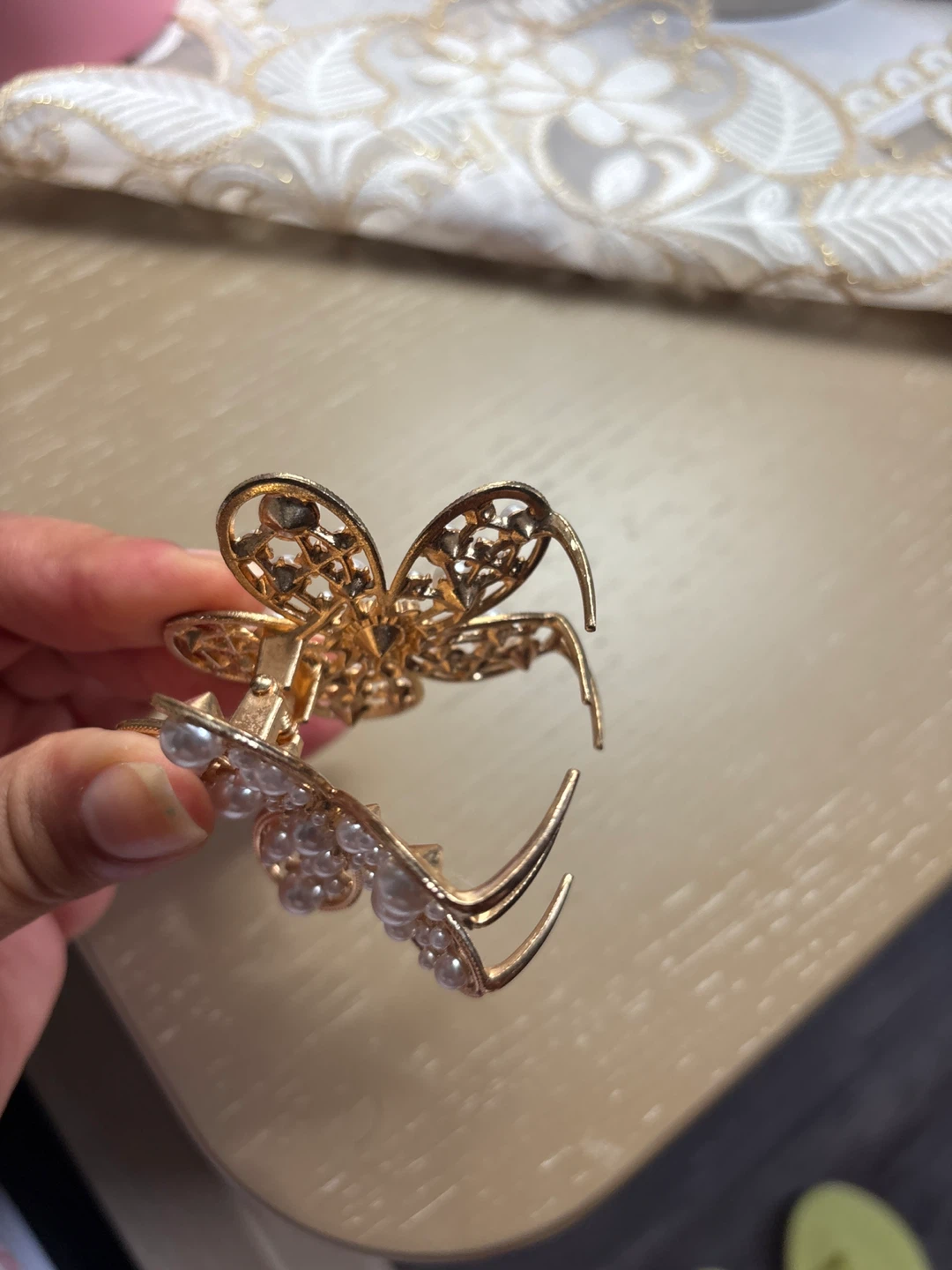 ⚽ Gold Flower Claw Clip with Pearls - photo 2