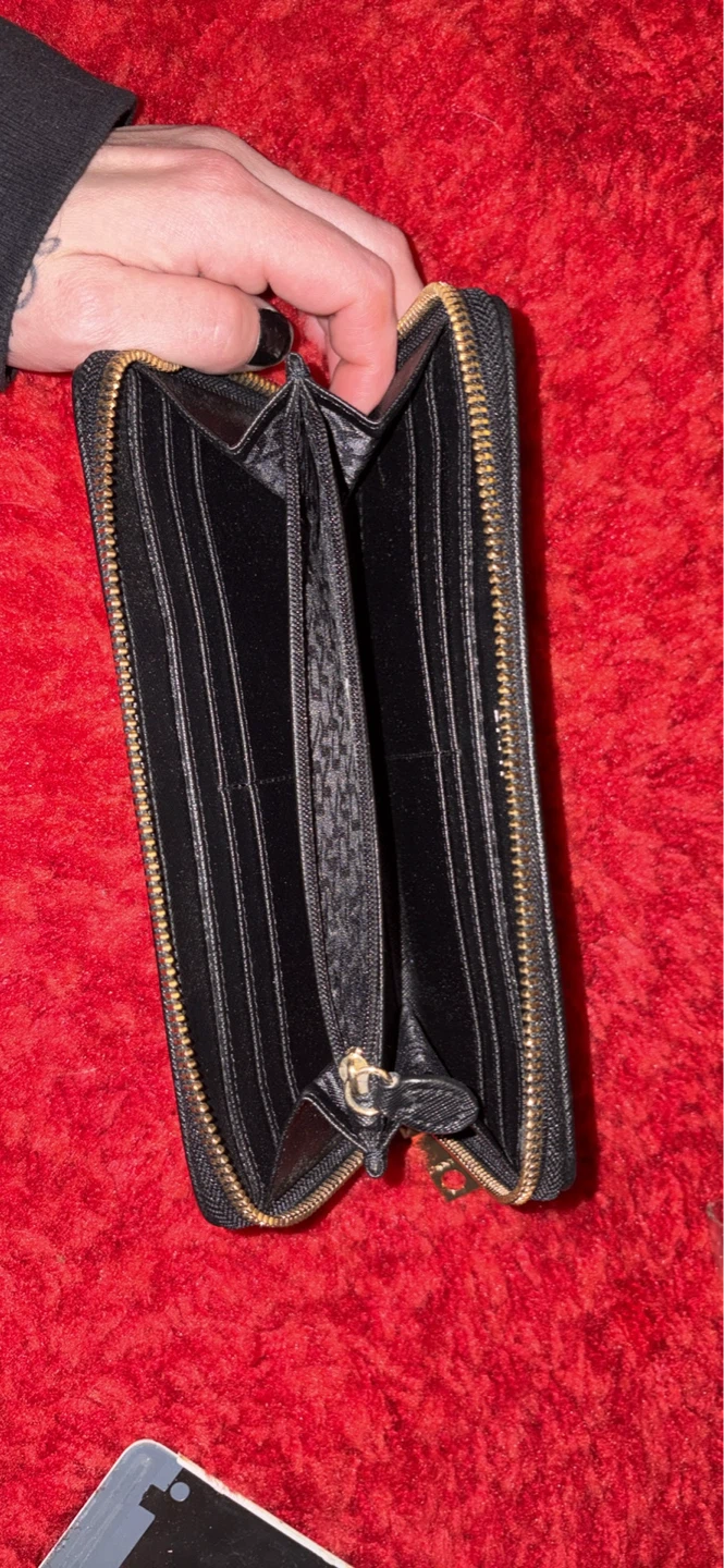 DKNY Zip Around Wallet - photo 2