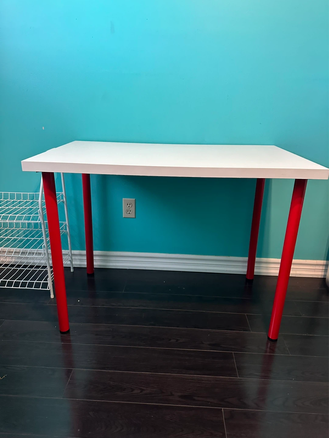 White Desk with Red Legs/ FIFA SOCCER SPECIAL - photo 2