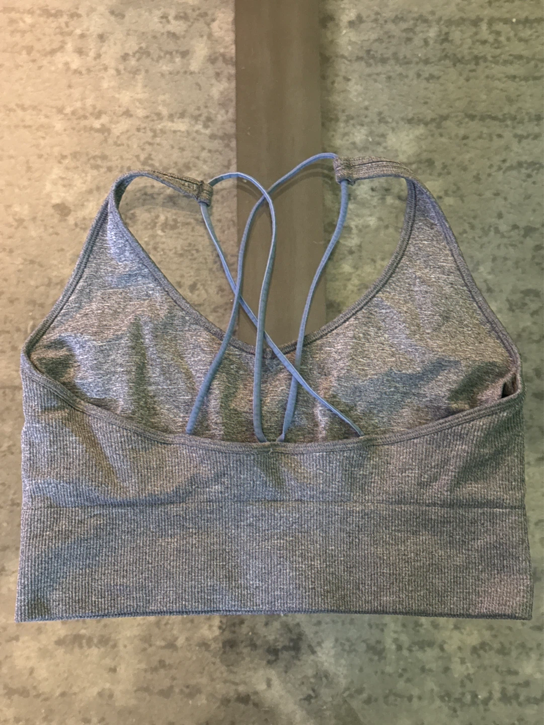 ⚽️ Puma Grey Heathered Sports Bra - Size M - photo 2