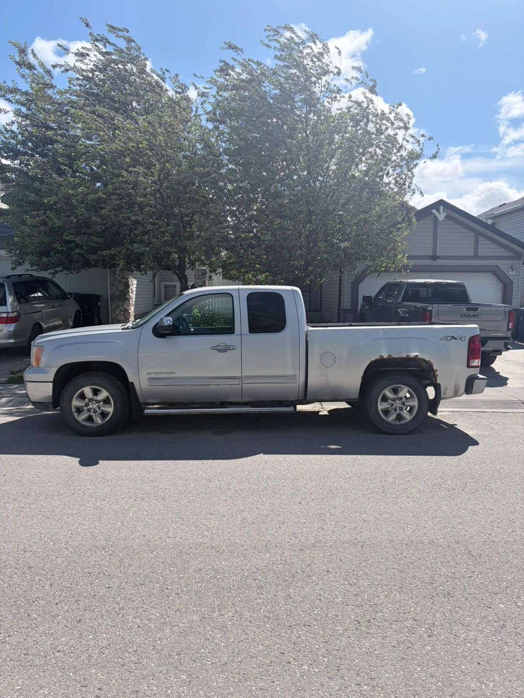 2010 GMC Sierra - photo 2