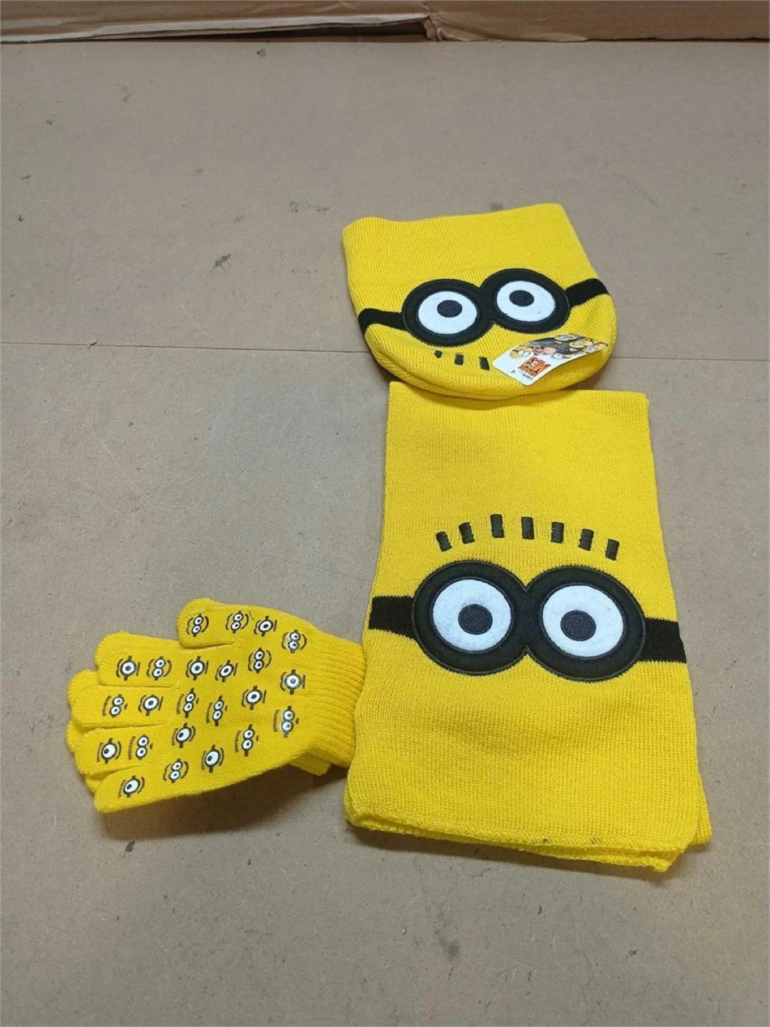 Despicable Me Minions Knit Hat, scarf &Gloves Set ⚽️ - photo 2