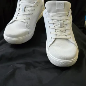 Vessi White Sneakers size 9 women’s ⚽️