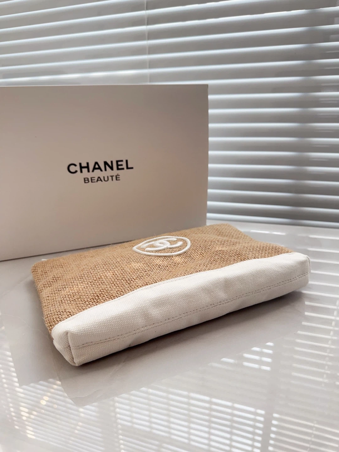 Chanel Beaute Cosmetic Pouch - photo 3