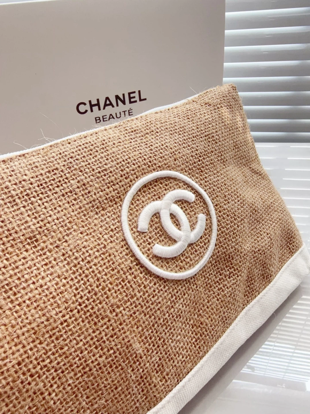 Chanel Beaute Cosmetic Pouch - photo 2