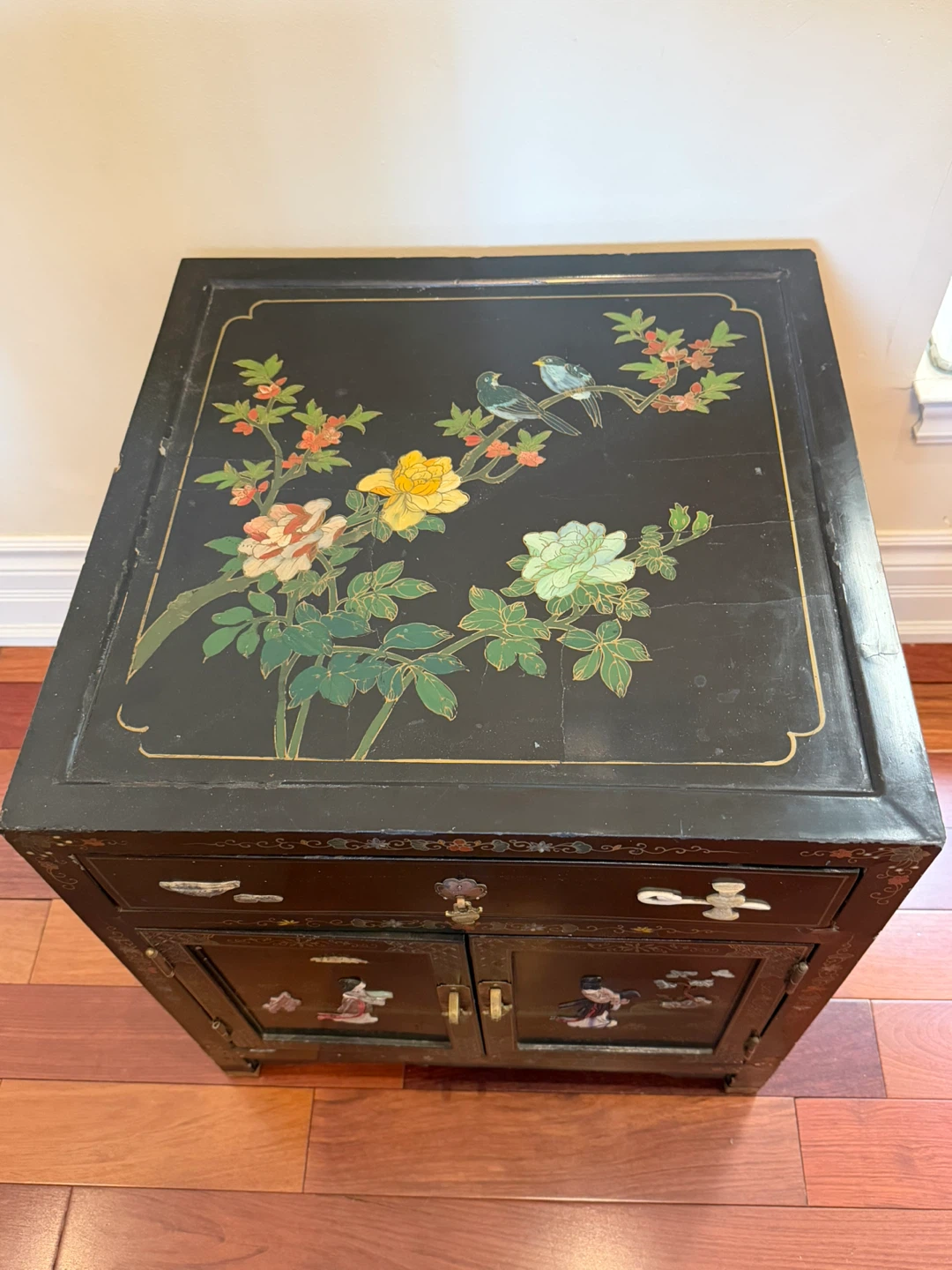 Vintage Black Lacquer Oriental Side Table - photo 3