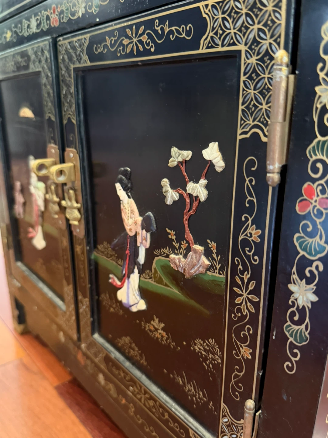 Vintage Black Lacquer Oriental Side Table - photo 5