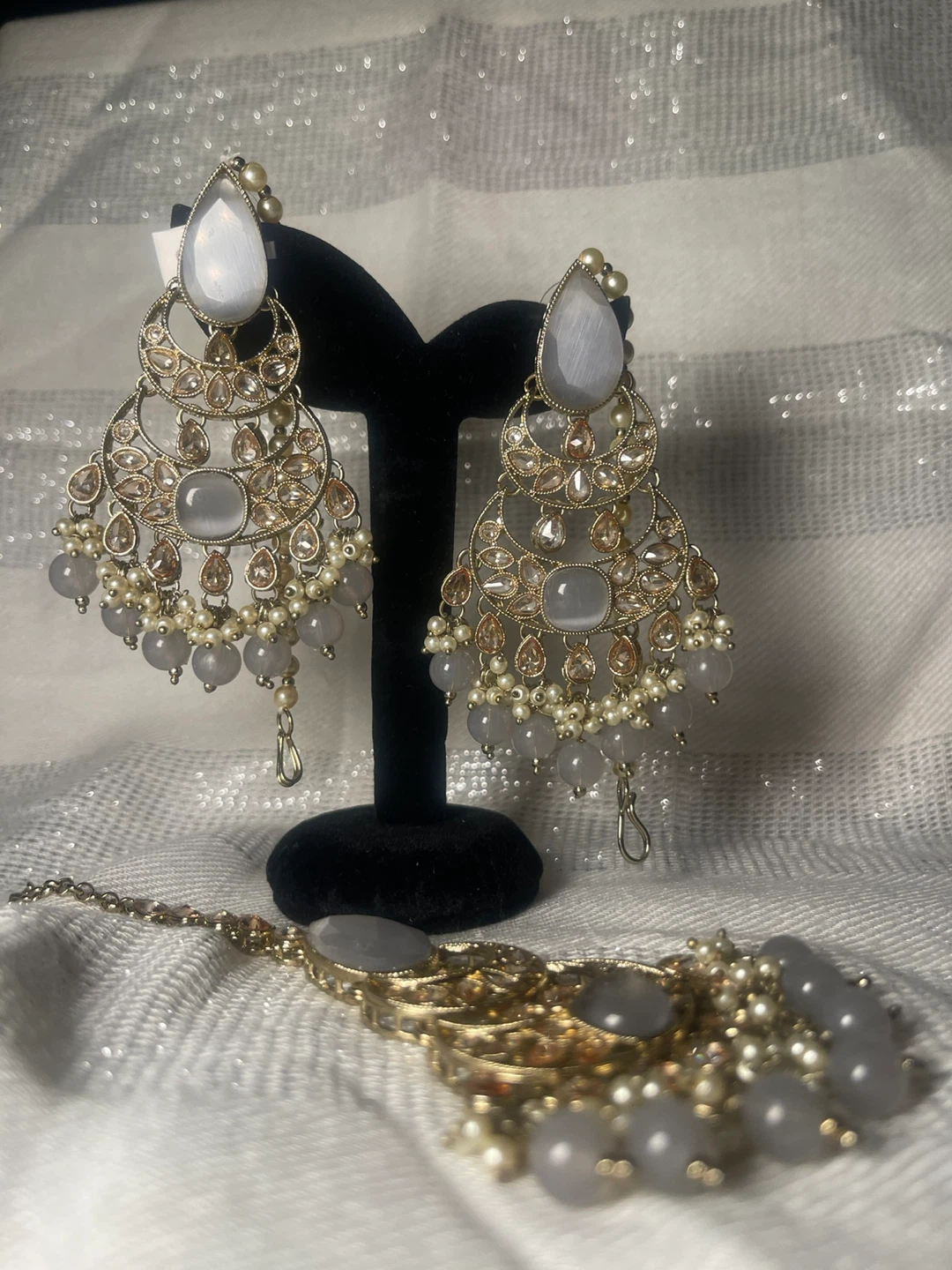Gold Chandelier Earrings with Grey Stones and Tikka - photo 2