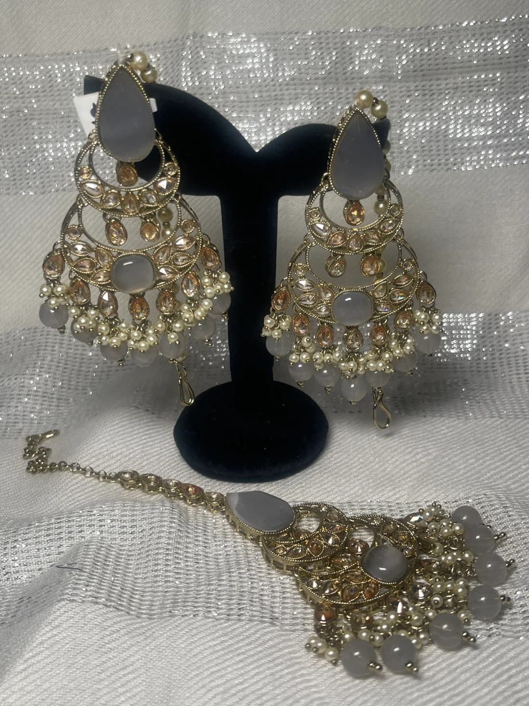Gold Chandelier Earrings with Grey Stones and Tikka - photo 3