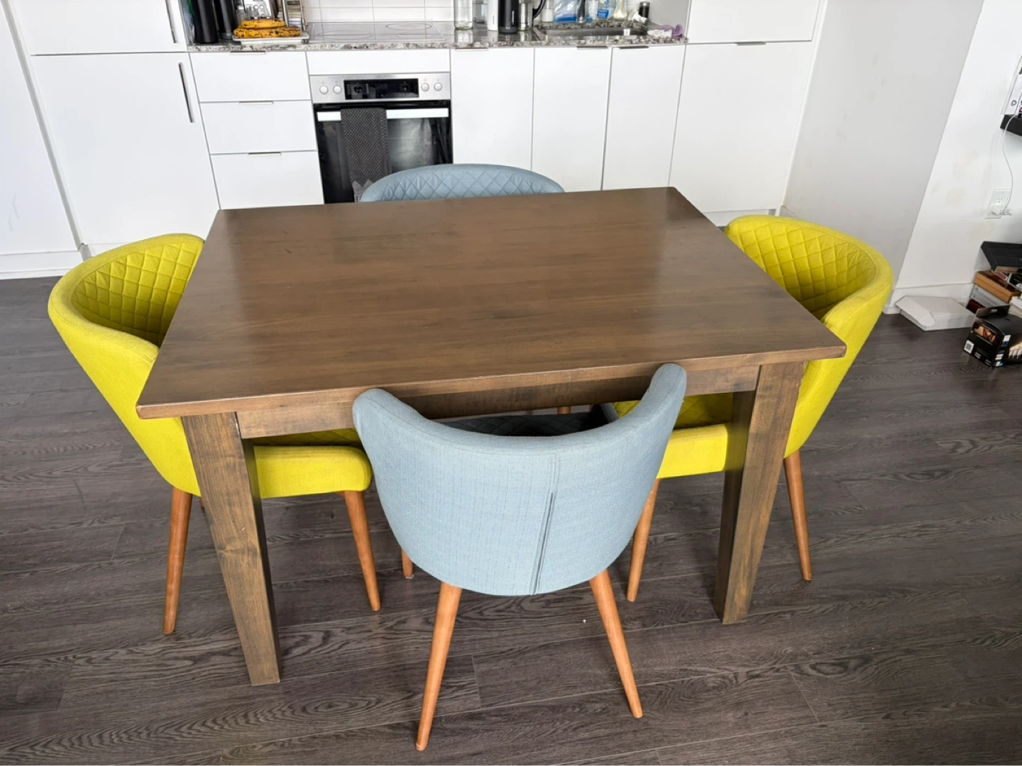 Solid wood dining table and 4 chairs - photo 2