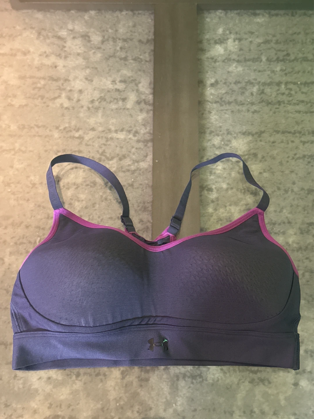 ⚽️ Under Armour Sports Bra - Size M