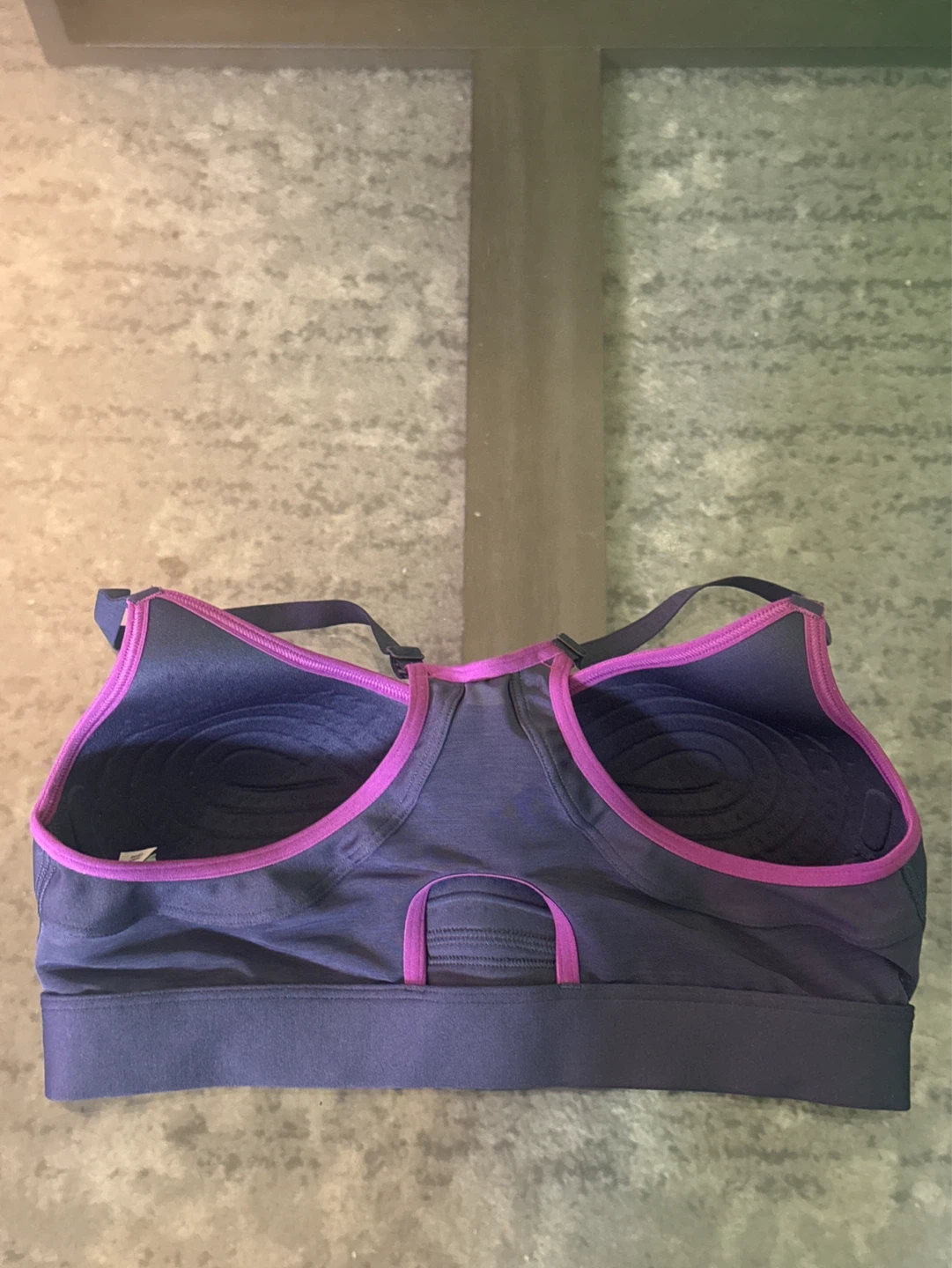 ⚽️ Under Armour Sports Bra - Size M - photo 2