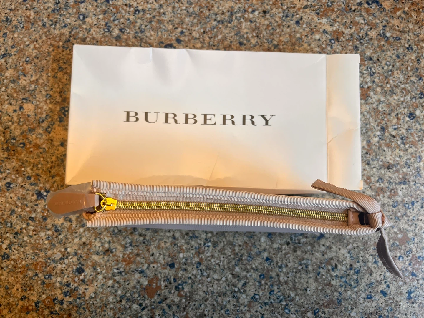 ⚽ Burberry Pink Cosmetic Pouch - photo 2