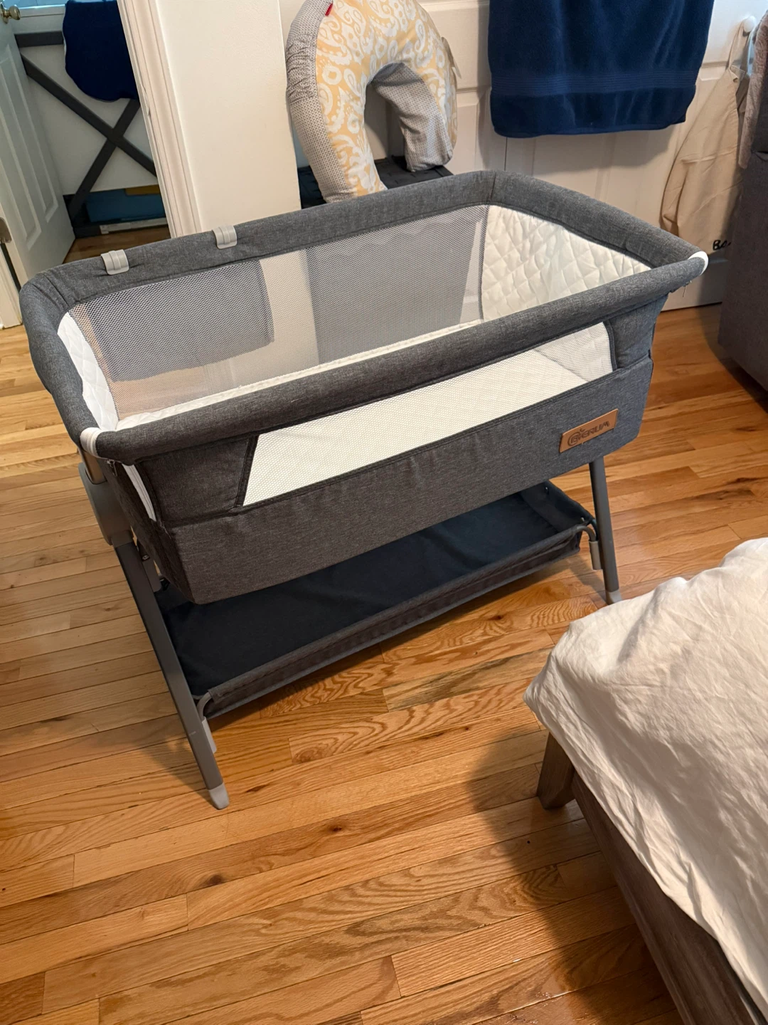 Basinet with unzip side to put against bed!