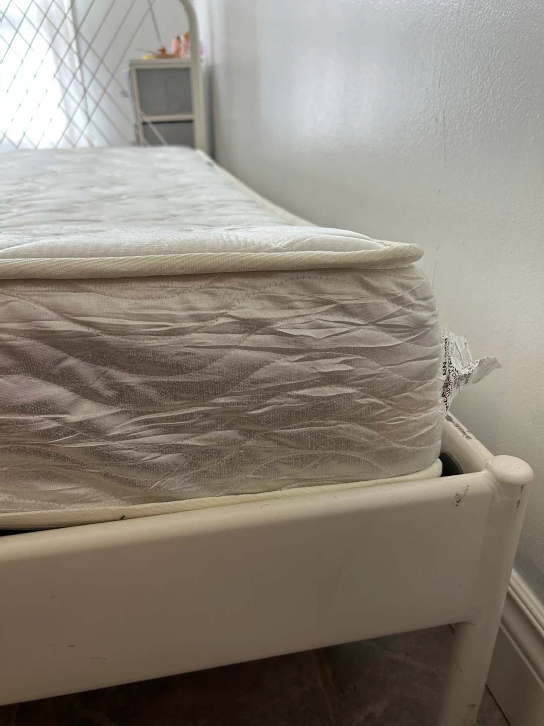Bed frame + mattress - photo 3