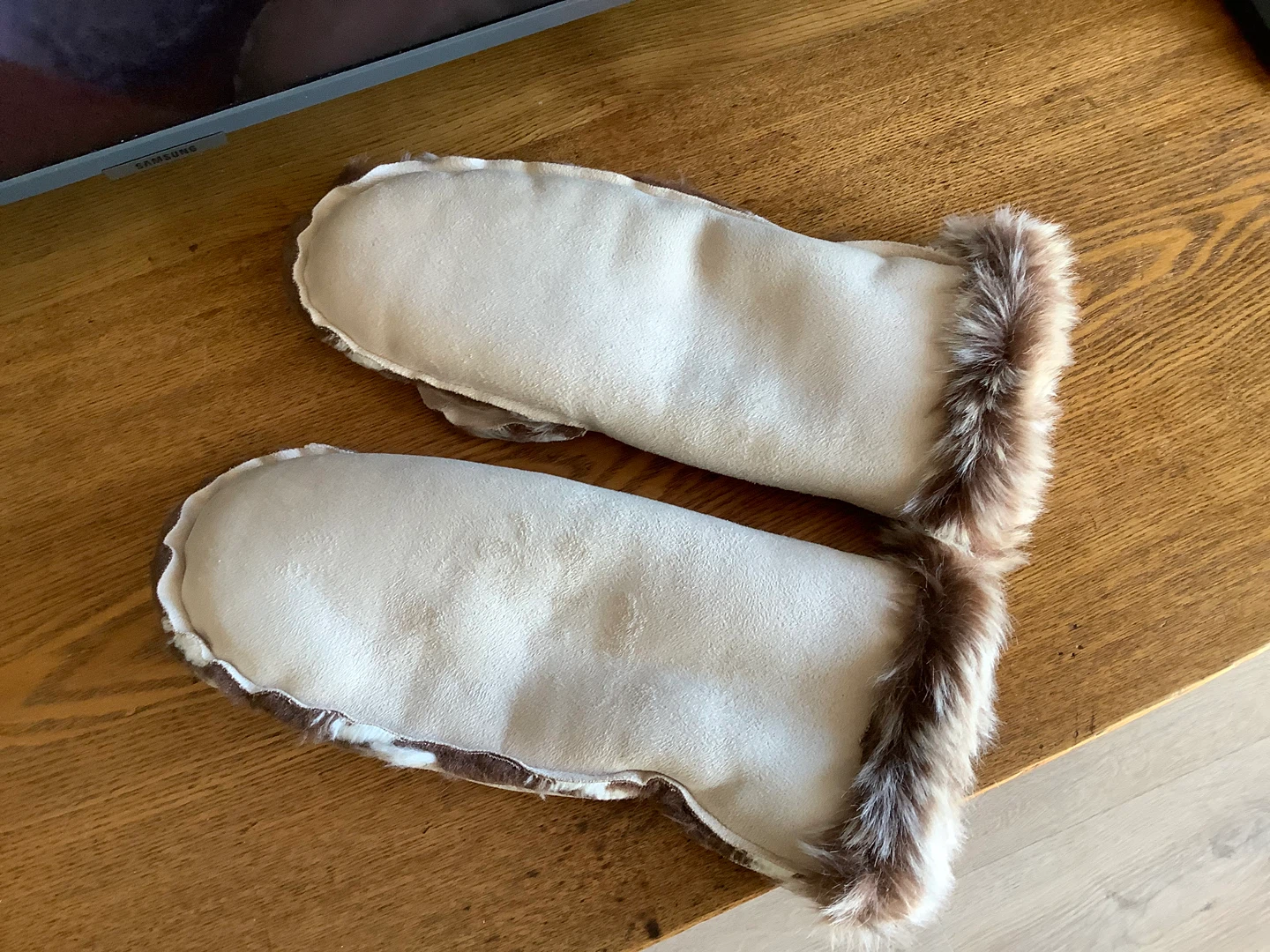 Vintage Hand Crafted Fur Mitts 🐞 - photo 2
