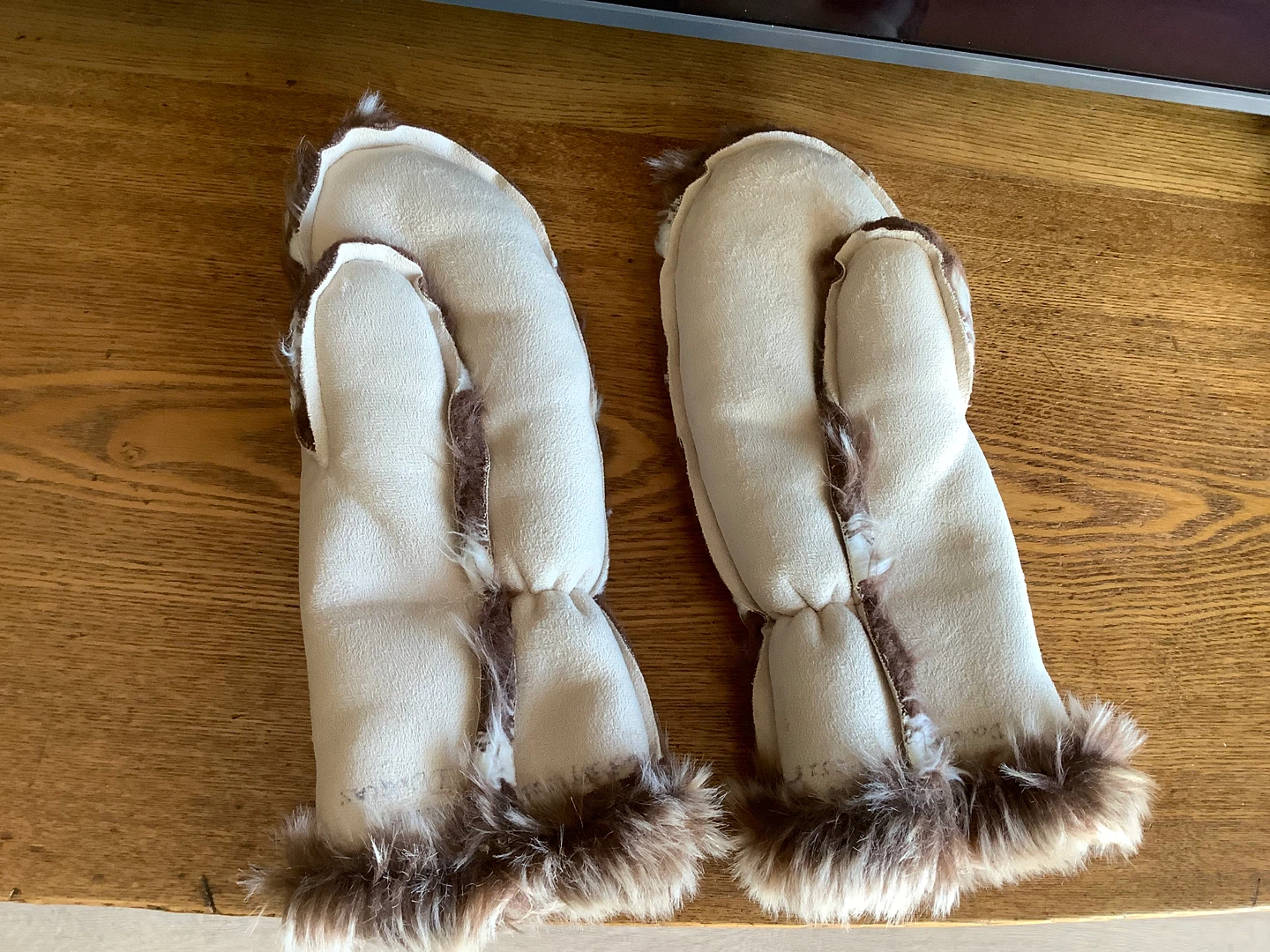 Vintage Hand Crafted Fur Mitts 🐞