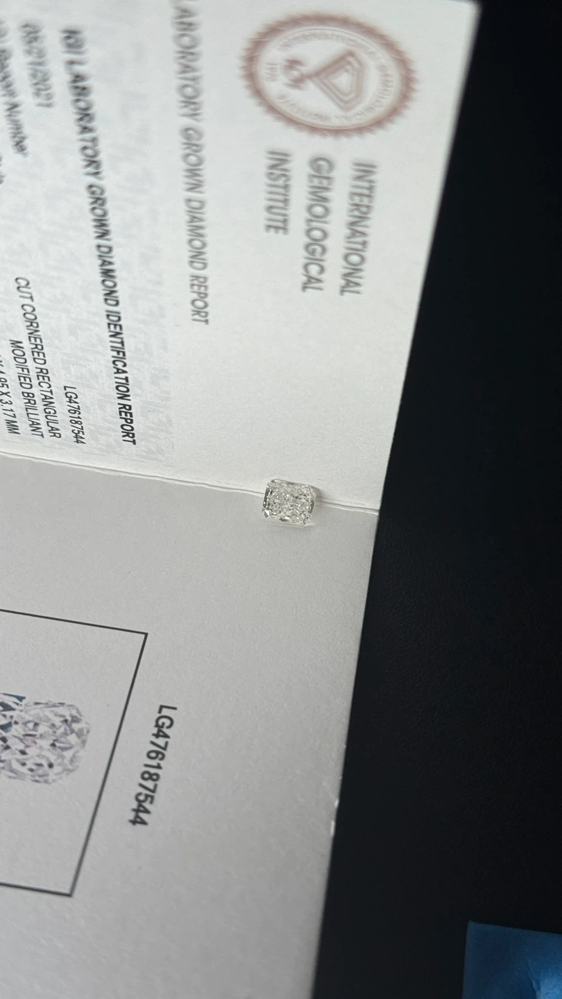 RARE FIND! 0.90ct Radiant Lab Diamond - photo 2