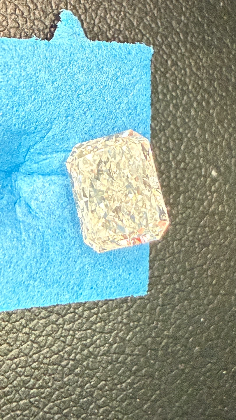 RARE FIND! 0.90ct Radiant Lab Diamond - photo 4