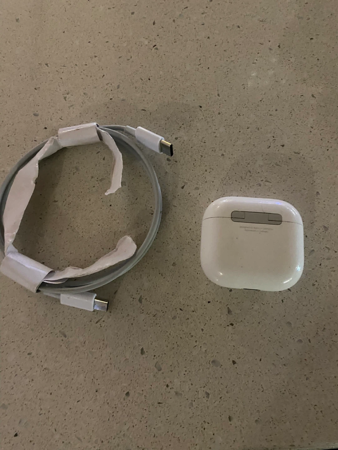 Apple AirPods Pro Charging Case with USB-C Cable - photo 2