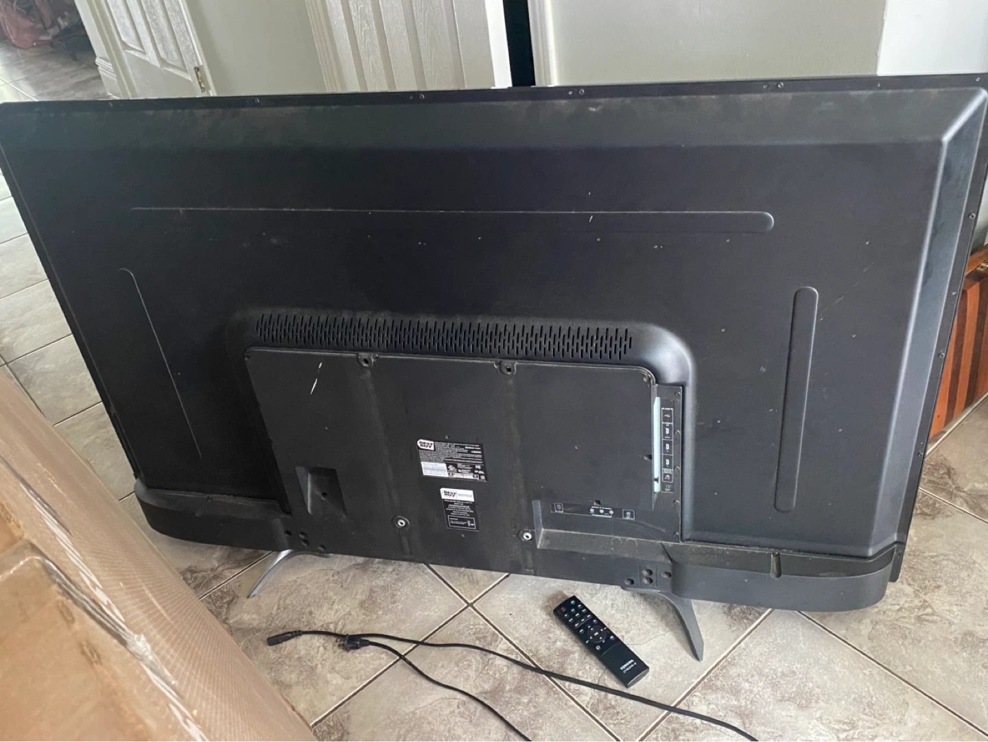 Toshiba 55 inches. For parts - photo 2
