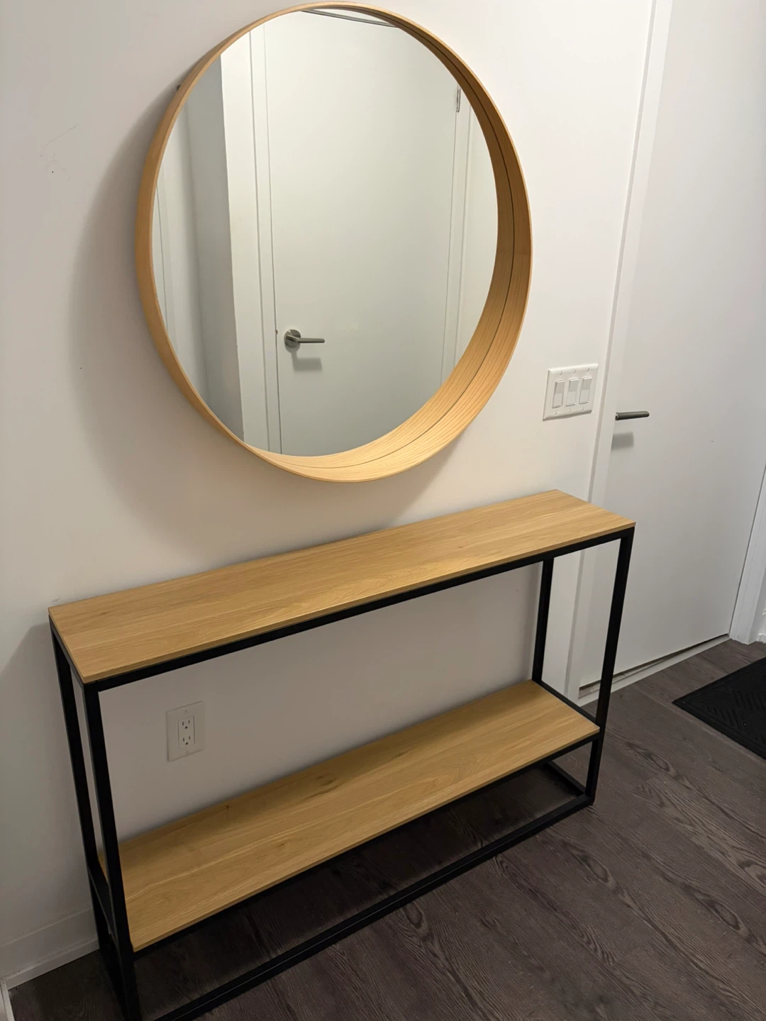 Entrance console and mirror