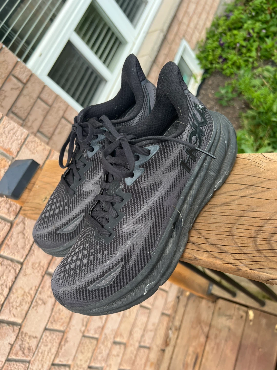 Woman’s Hoka Clifton 9 wide Running Shoes size 8.5 - photo 2
