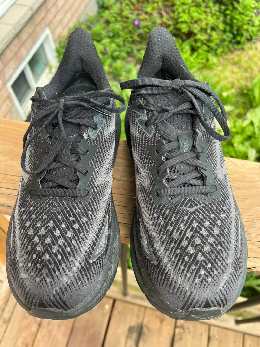 Woman’s Hoka Clifton 9 wide Running Shoes size 8.5