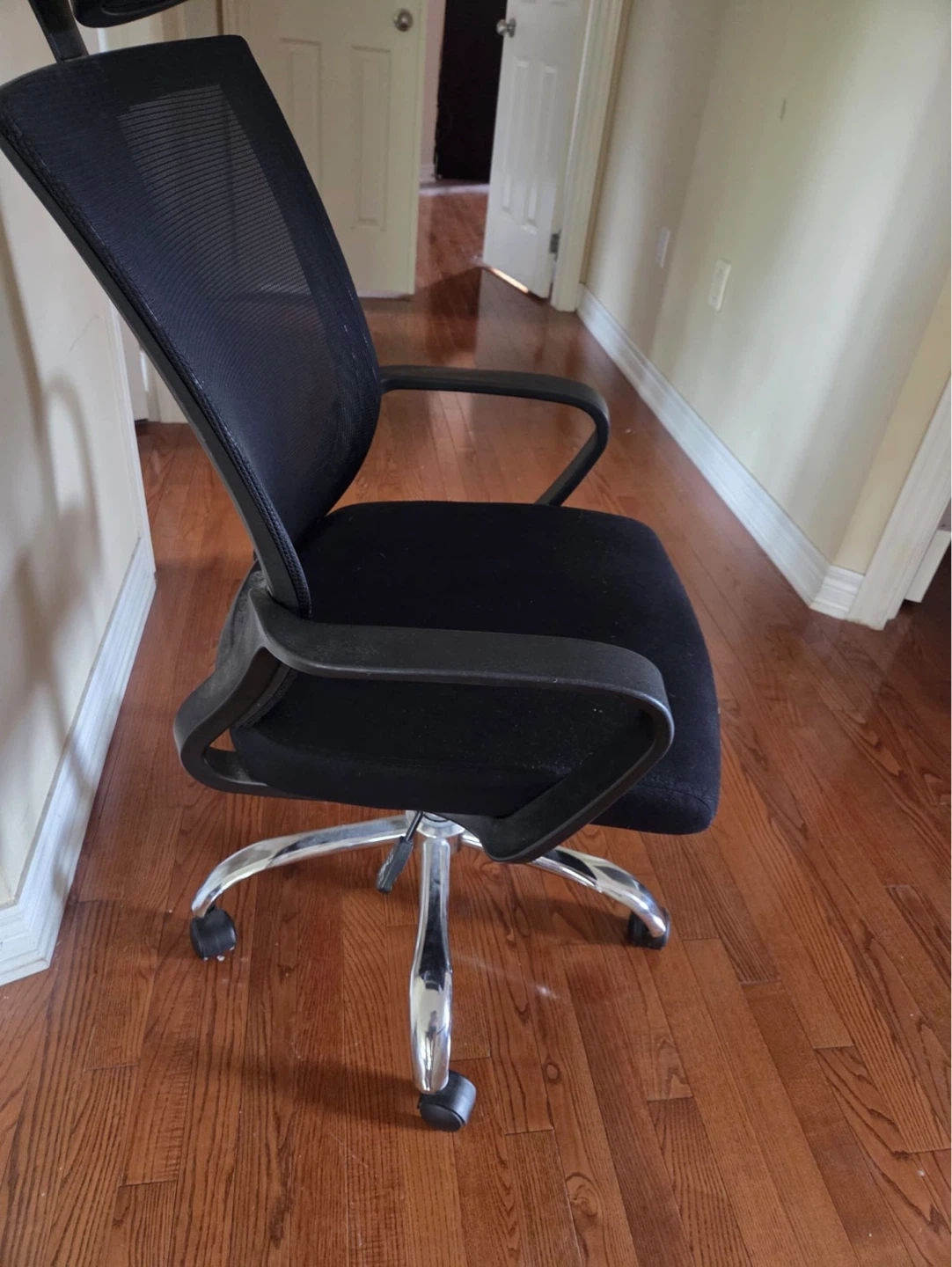 Black Mesh Office Chair - photo 2