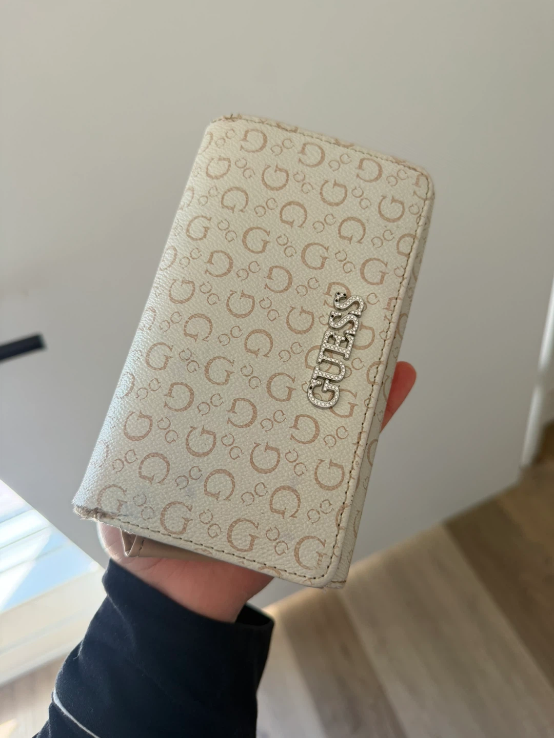 GUESS Wallet