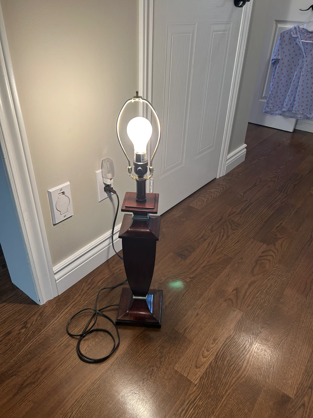 VINTAGE TABLE LAMP (READ LISTING) - photo 2