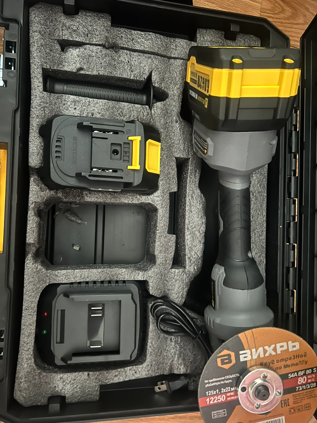 21V Cordless Angle Grinder with 2 Batteries & Case - photo 2