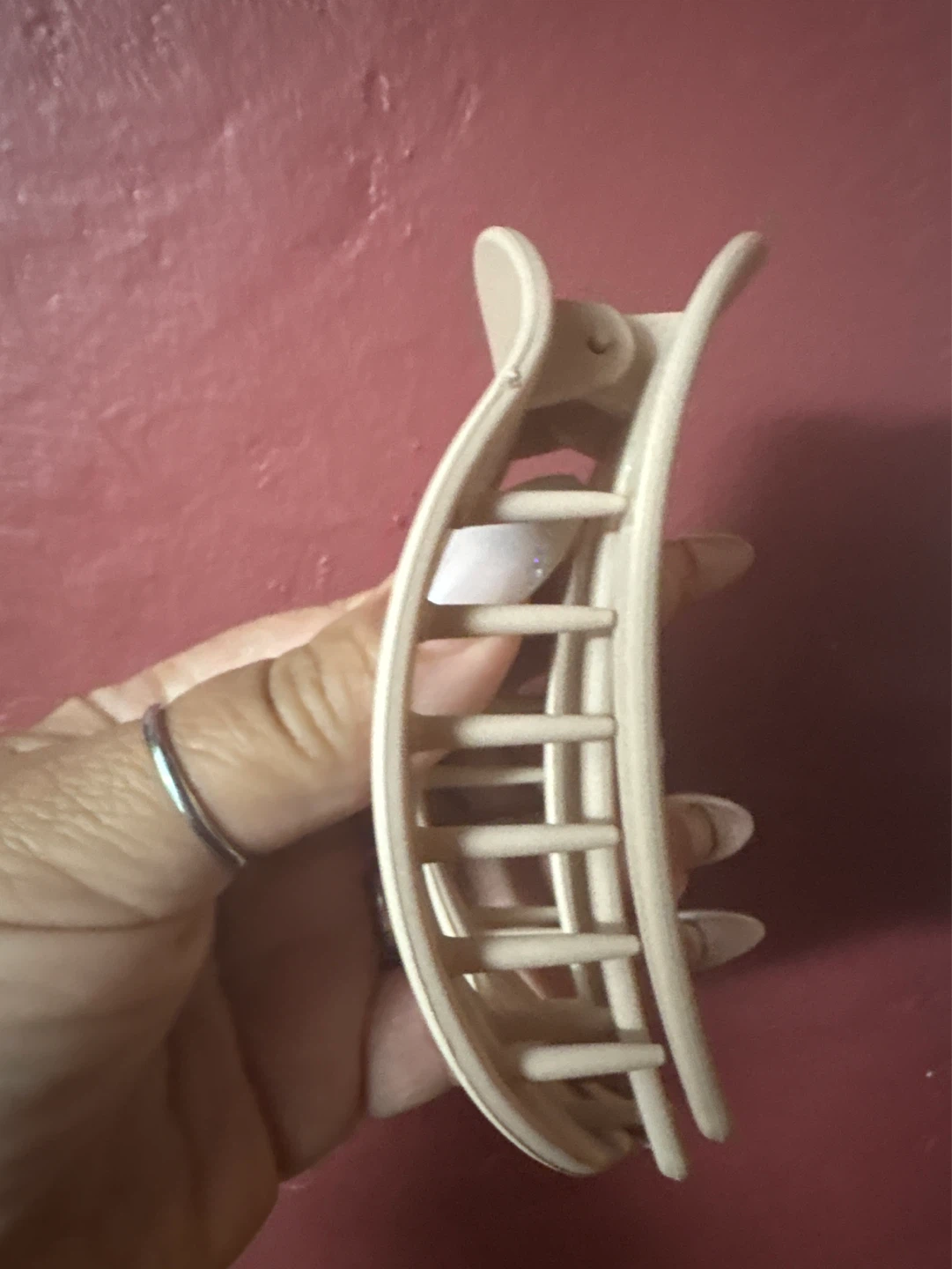 ⚽️ NEW Cream Claw Clip Hair Accessory - photo 3