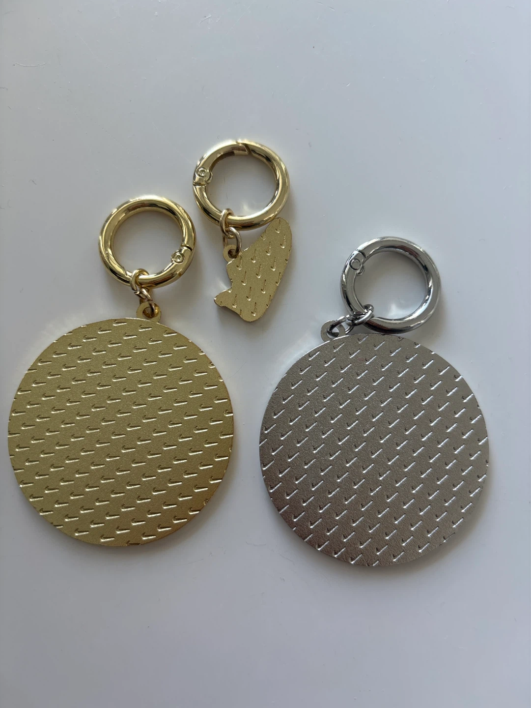 Set of 3 Nike keychains - photo 2