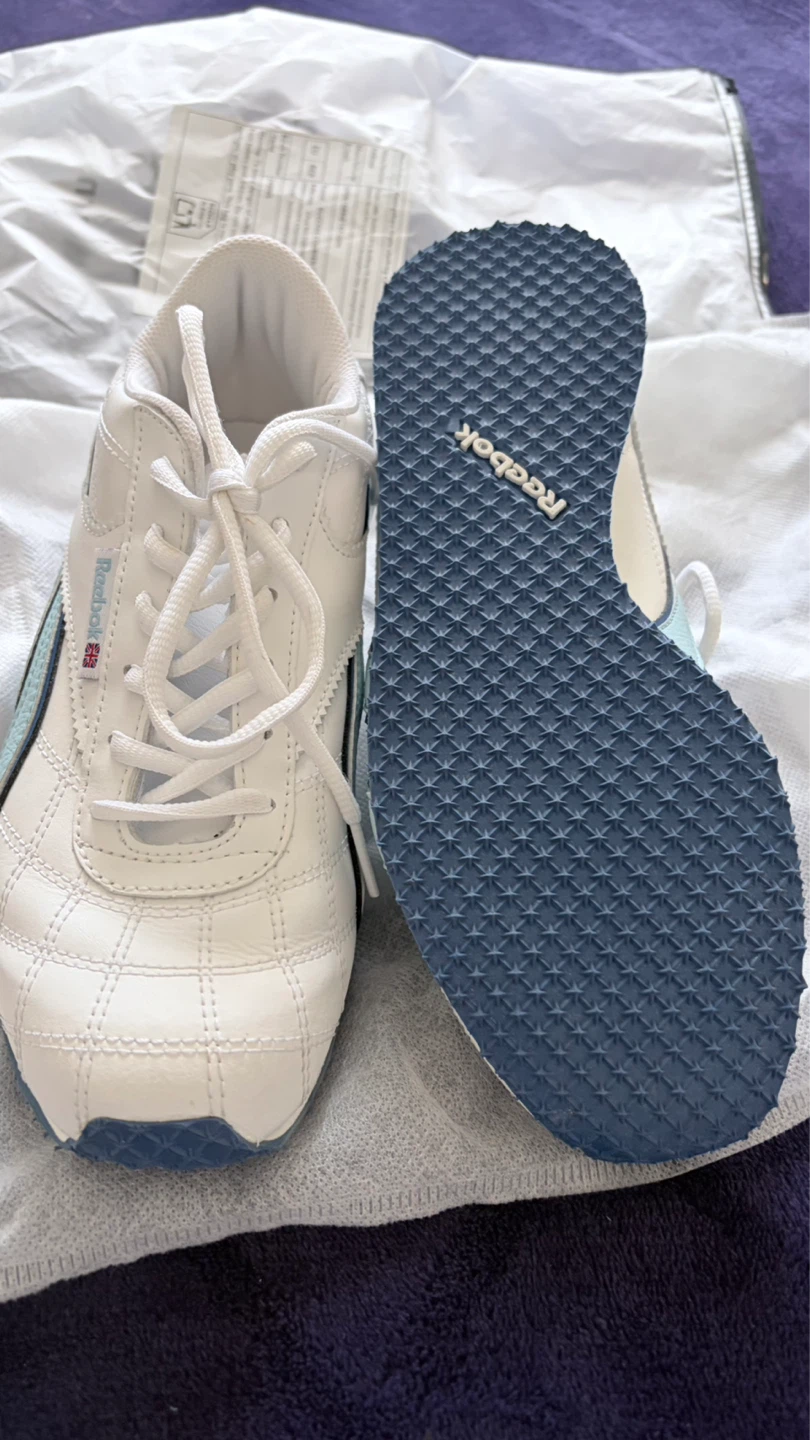 Reebok white sneakers with blue and light blue accents - photo 3