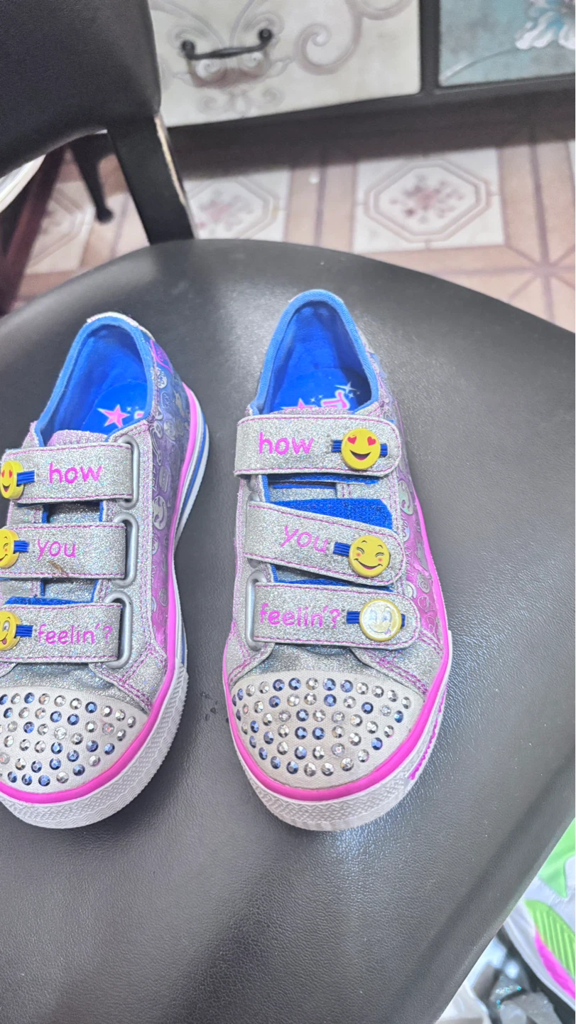 ⚽ Skechers Twinkle Toes "How You Feelin?" Light-Up Sneakers - photo 2