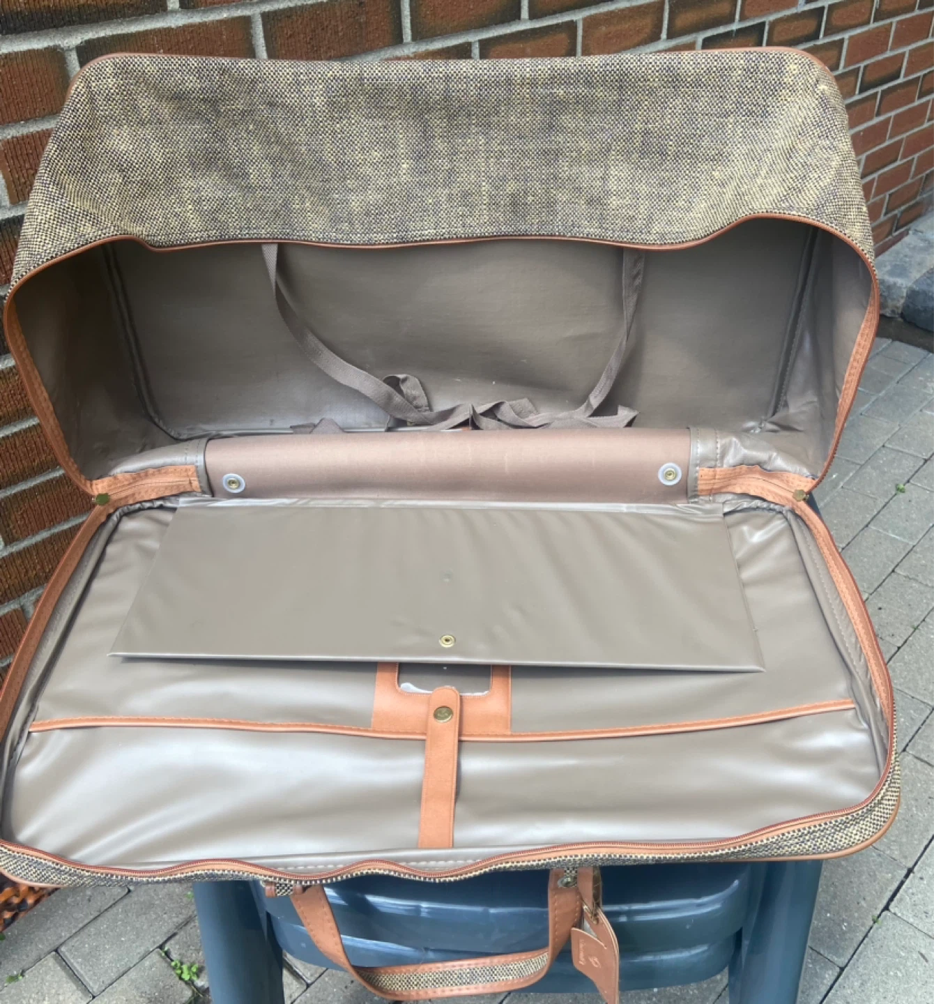 New Tweed Samsonite Suitcase 26”L x 14.5”W x 7.5” - photo 2