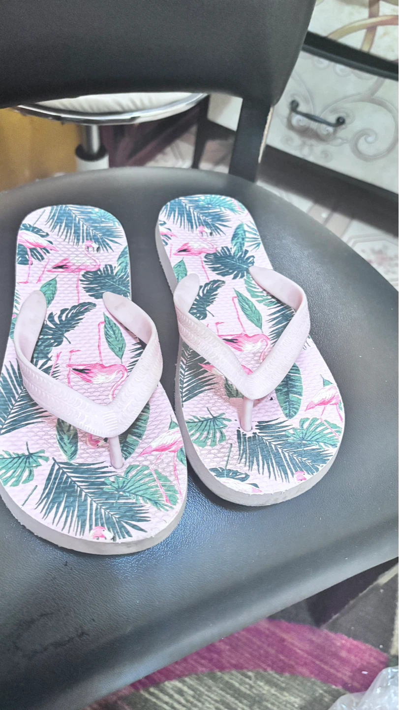 ⚽ Pink Flamingo Tropical Flip Flops