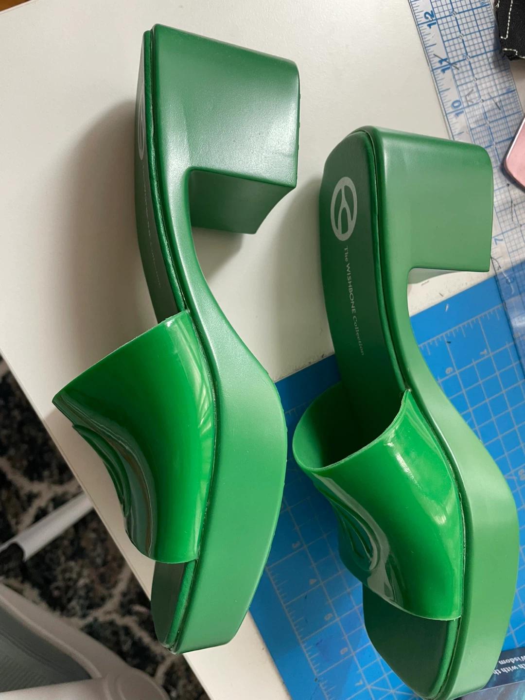 Green The Wishbone Collection Slides - photo 3