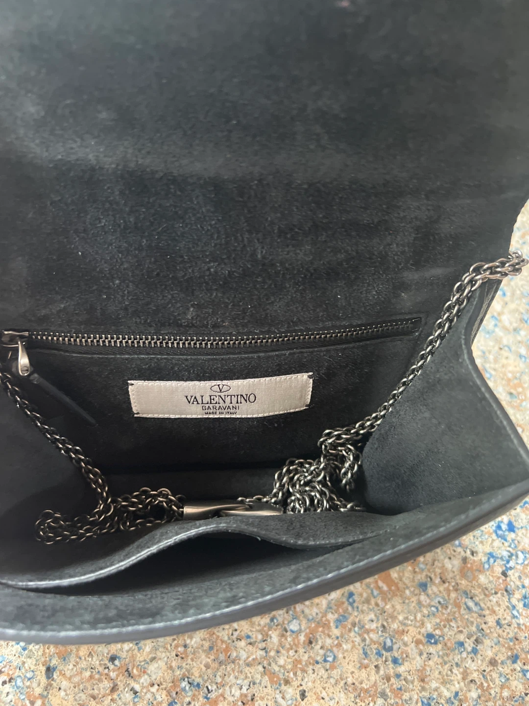 Original and authentic Valentino Garavani Black Leather bag - photo 4