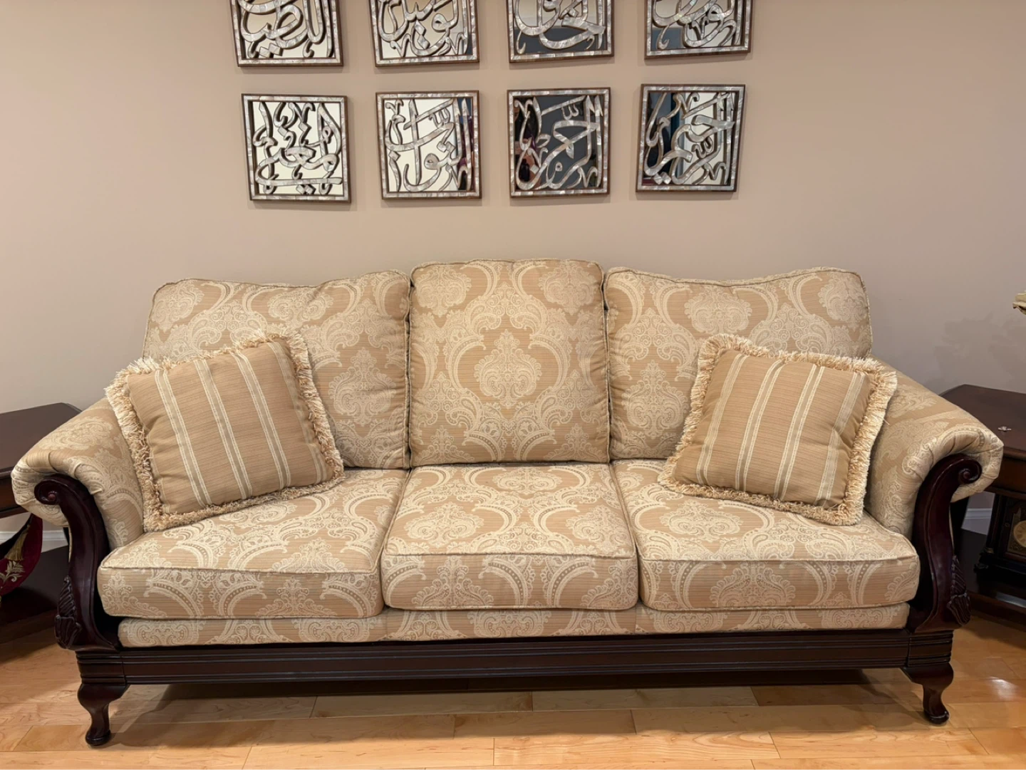 Elegant sofa set - Damask Print with Carved Wood Detail