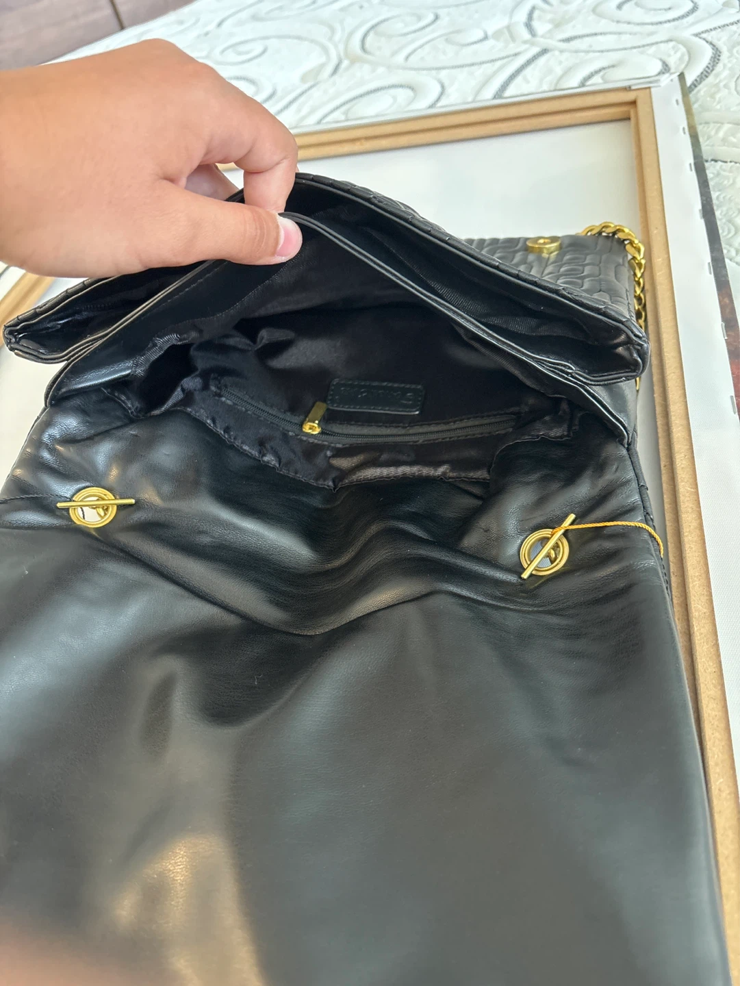 Milani Black and Gold Purse - photo 5