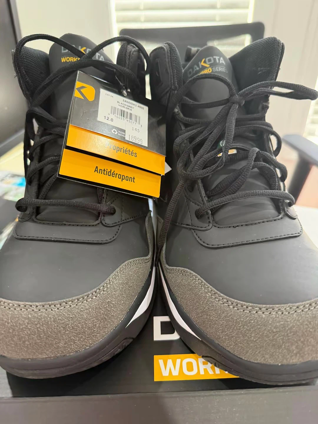 NEW Dakota Safety Work Shoes Size 12 – CSA Approved – New in Box
