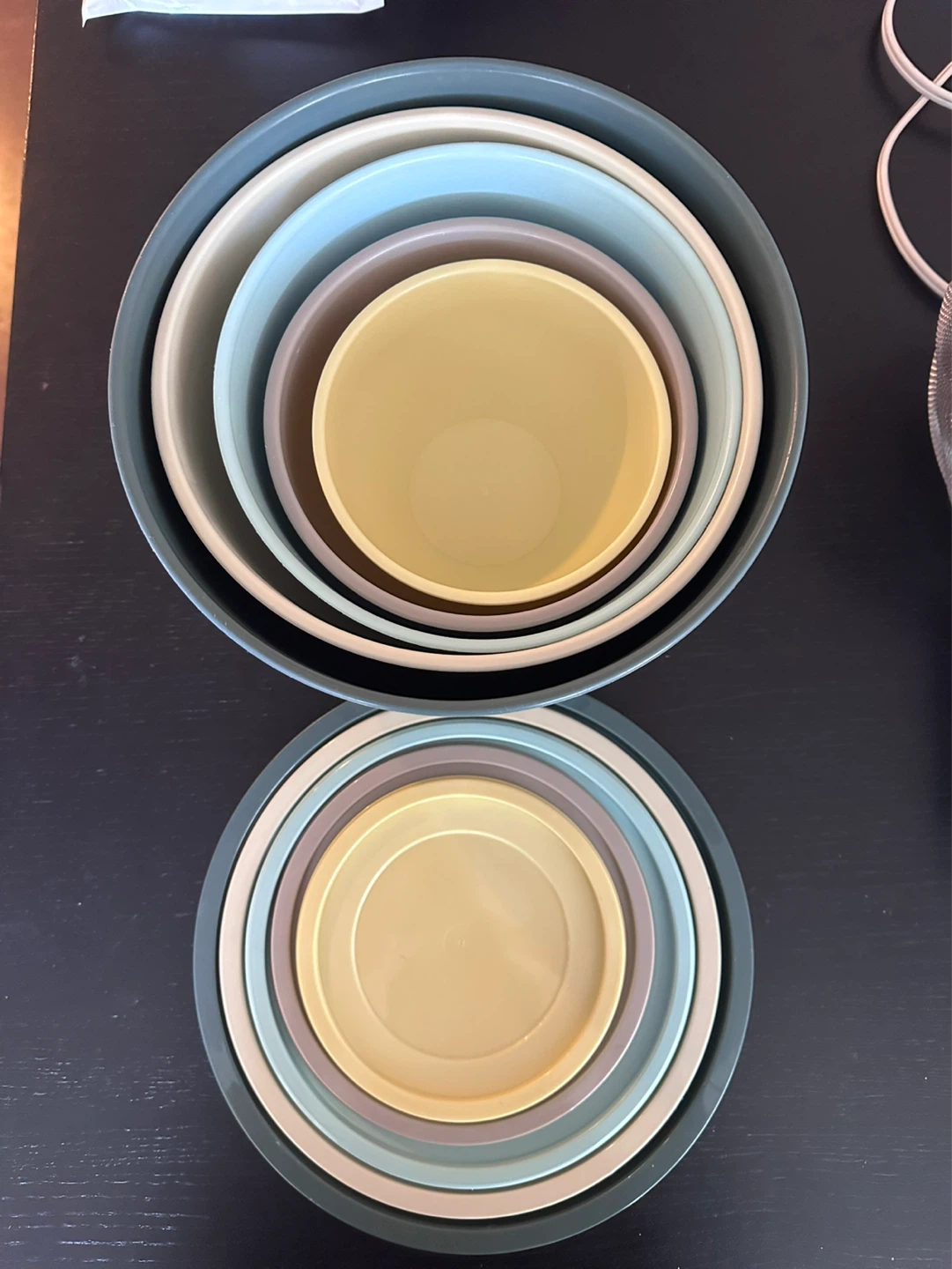 Set of 5 nesting mixing bowls