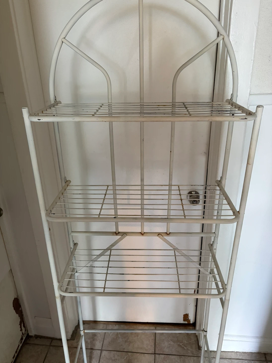 White Metal Bakers Rack / Shelf Unit - photo 2