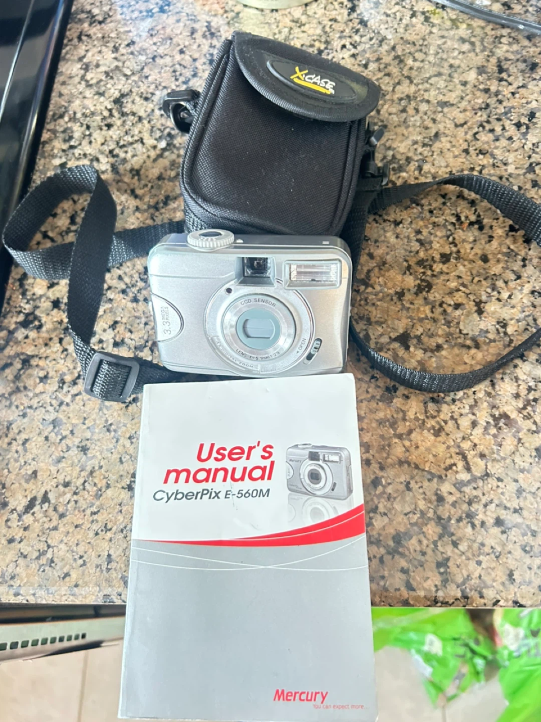 Mercury CyberPix E-560M Digital Camera with Case and Manual