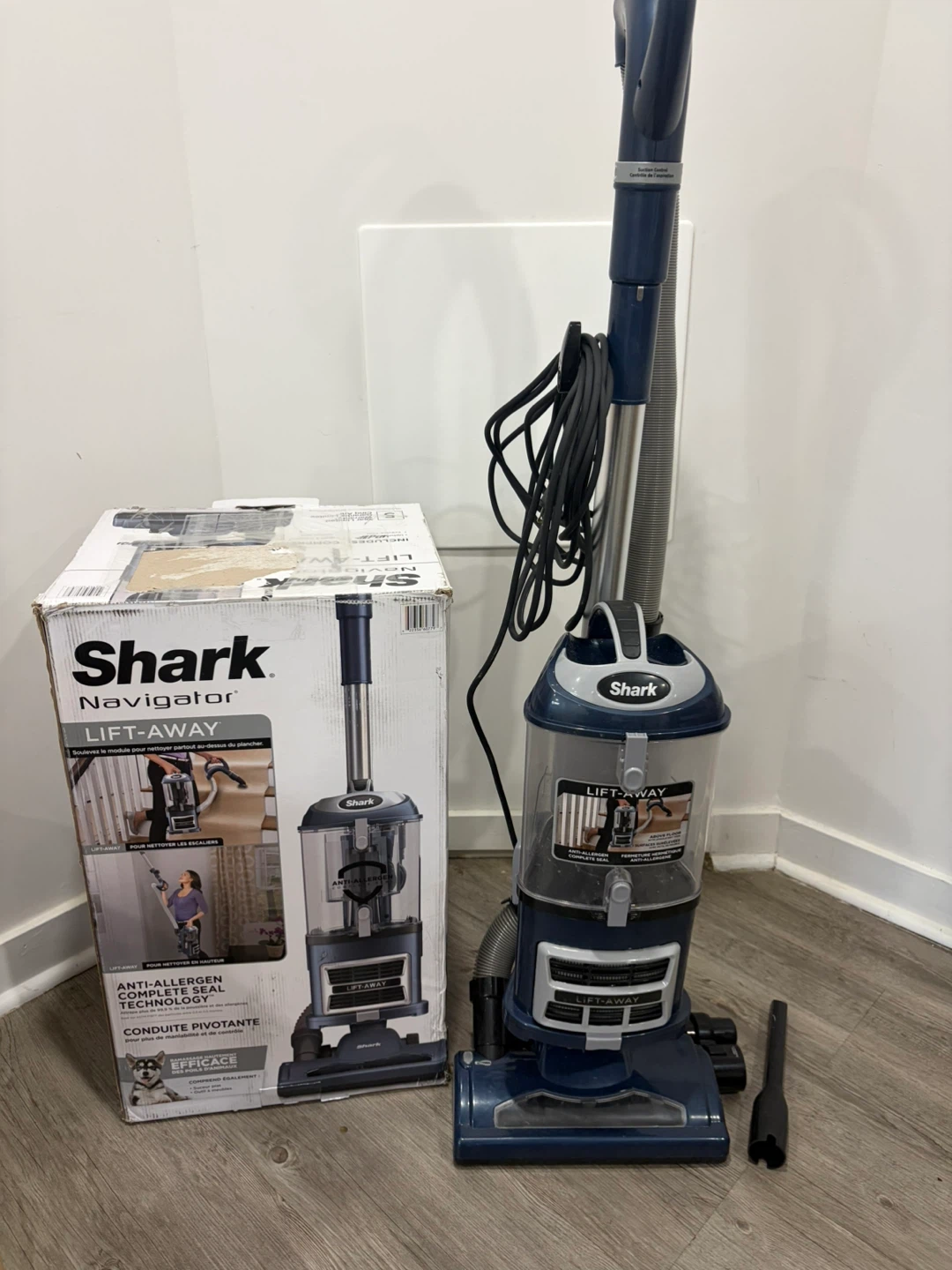 Shark Navigator Lift-Away Vacuum - photo 2