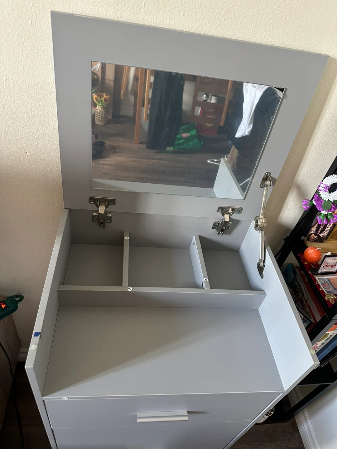 NEW Grey Vanity Table with Mirror and Stool - photo 3